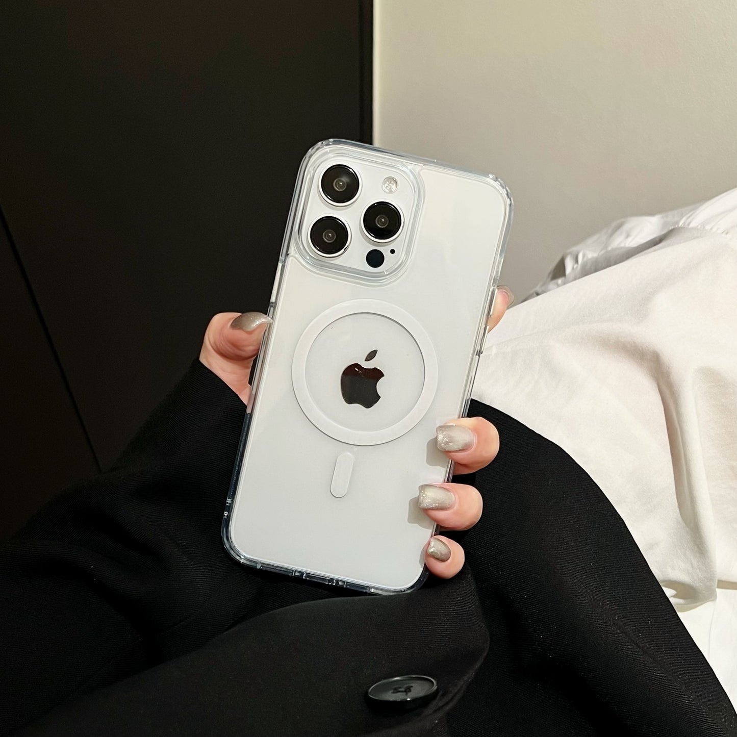 Transparent fluorescent magsafe phone cases