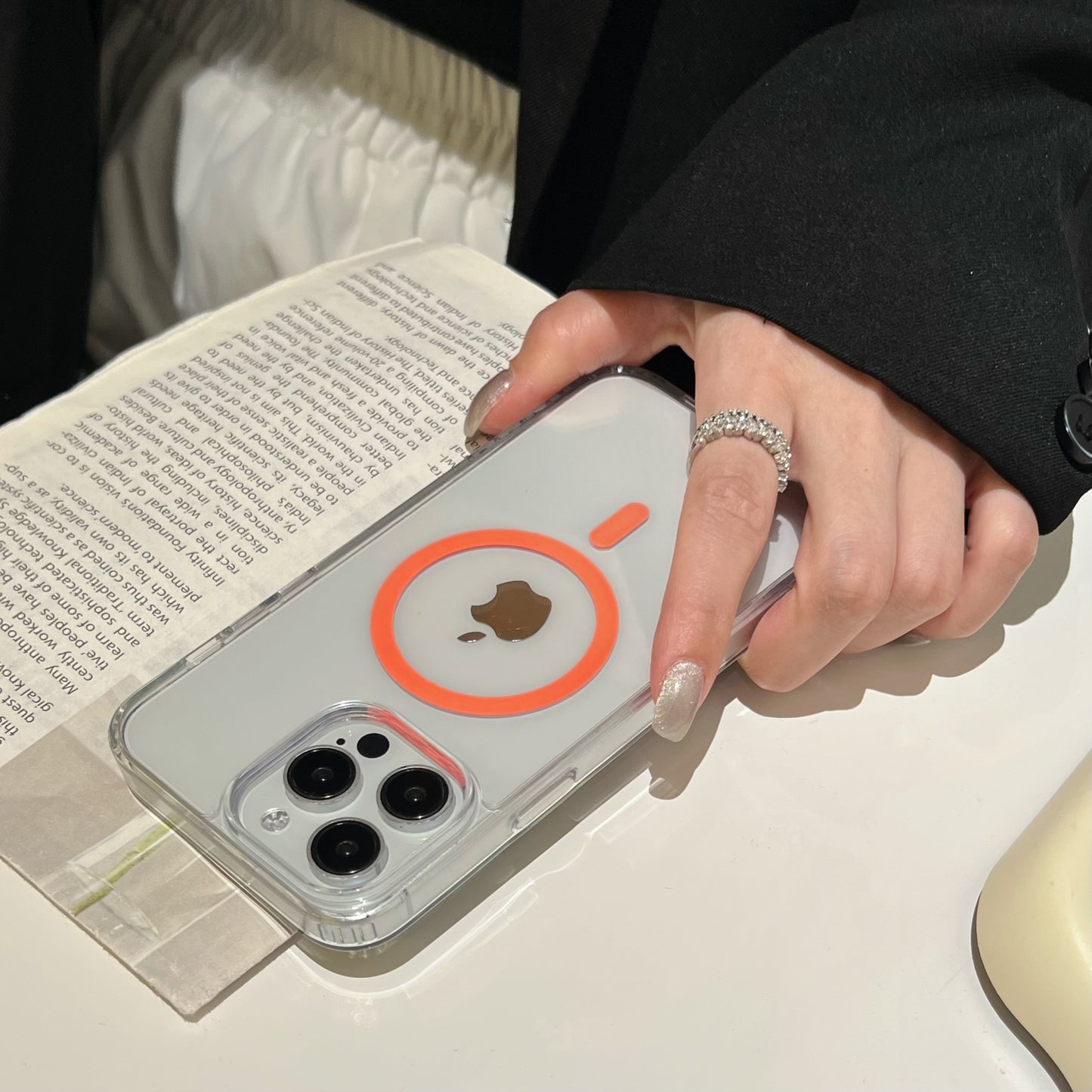 Transparent fluorescent magsafe phone cases