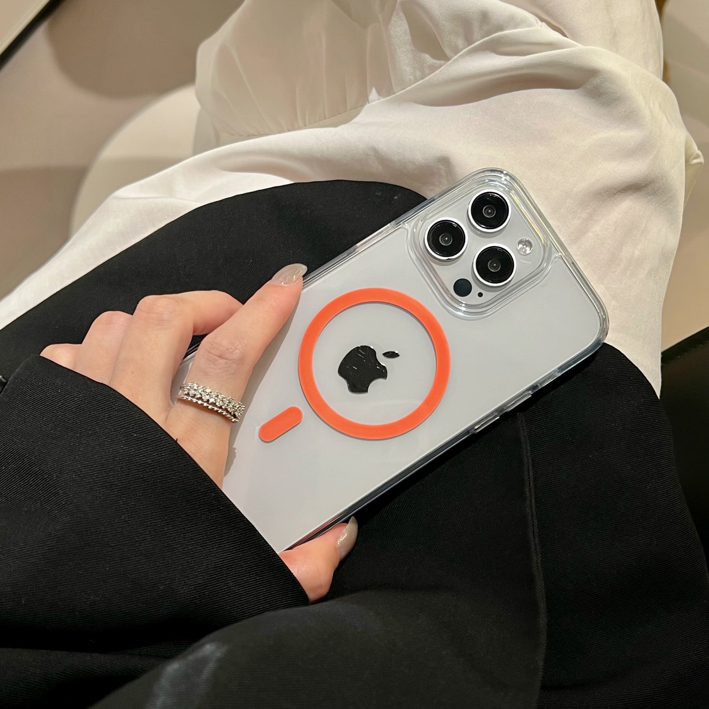 Transparent fluorescent magsafe phone cases